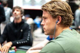 Multitabling alle WSOP: Alex Foxen corre per la bolla dall’altra parte di Las Vegas e… va a premio!