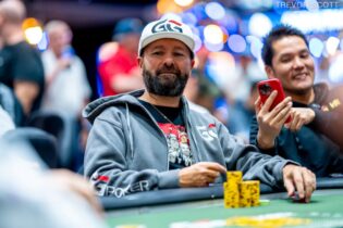 WSOP 2025: Wang rimonta da urlo con mezzo big blind e Negreanu ruggisce nel 100k