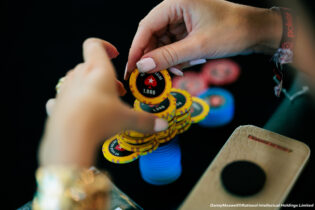 Quando il mini-raise è meglio dello shove nelle bolle dei satelliti di poker