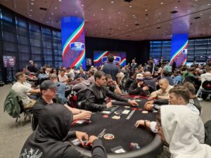 Tornei forza 4 su Glaming Poker: sfida il team pro e vinci 65.000 euro!